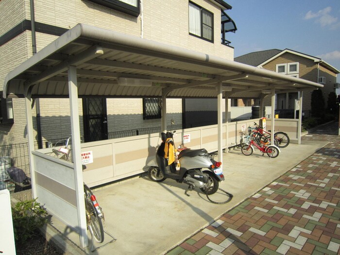 物件外観写真4　(駐輪場)