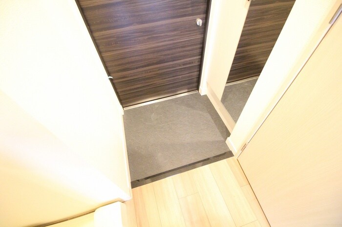 物件内観写真14　(玄関)