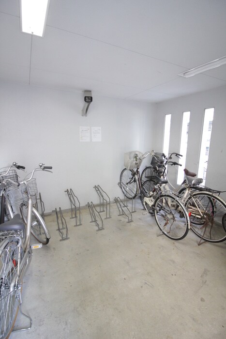 物件外観写真5　(駐輪場)