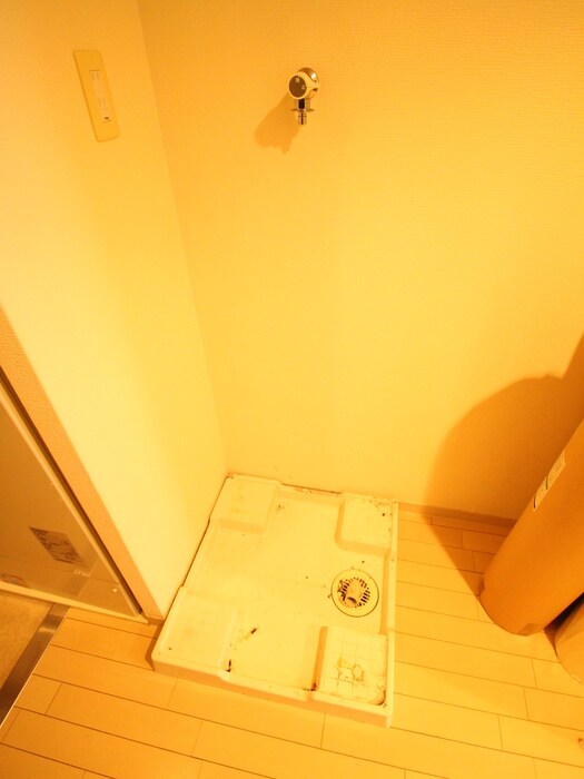 物件内観写真12　(洗濯機置場)