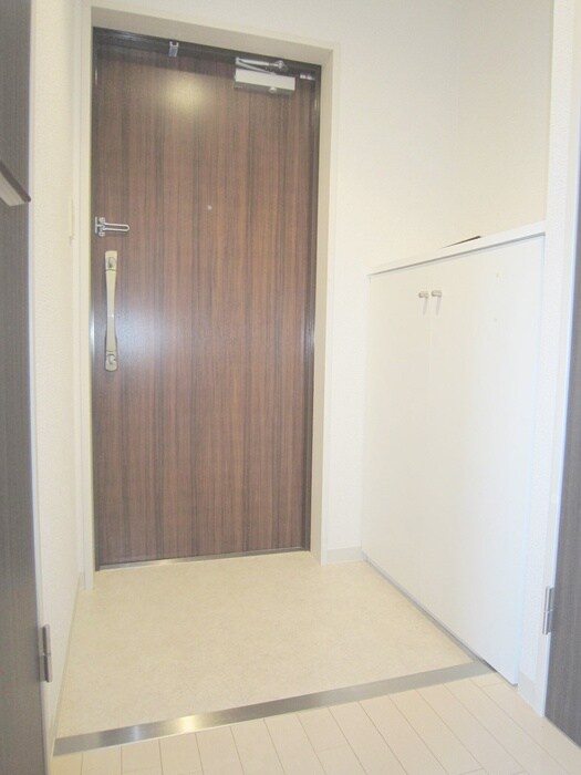 物件内観写真16　(玄関)