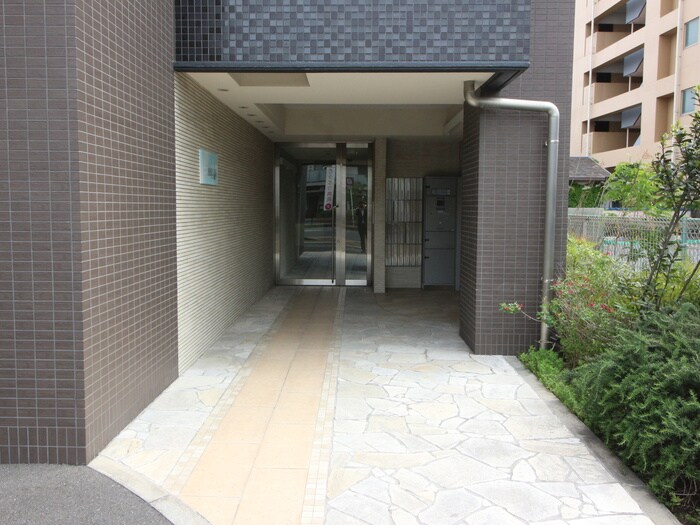 物件外観写真3　(エントランス部分)