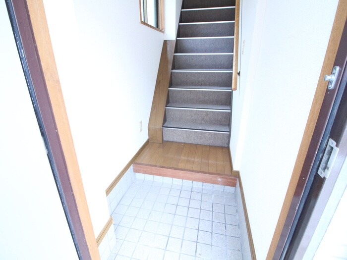 物件内観写真5　(玄関)