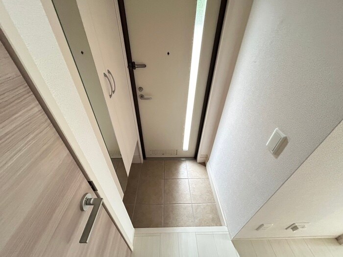 物件内観写真11　(玄関)