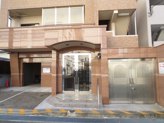 物件外観写真3　(エントランス部分)