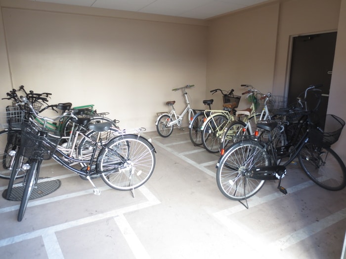 物件外観写真6　(駐輪場)