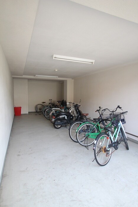 物件外観写真4　(駐輪場)