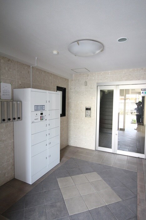 物件外観写真6　(エントランス部分)