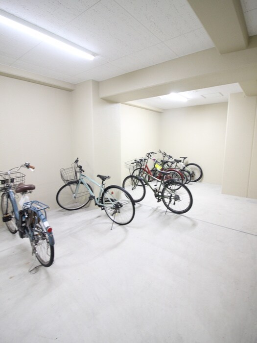 物件外観写真5　(駐輪場)