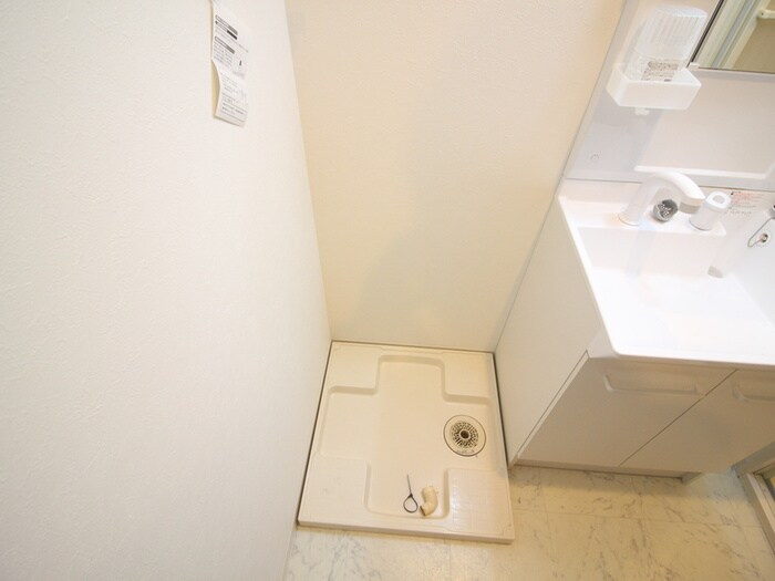 物件内観写真11　(洗濯機置場)