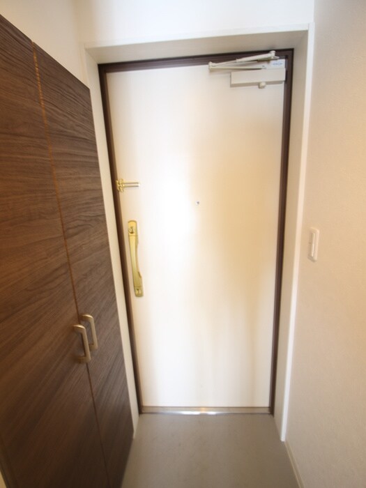 物件内観写真16　(玄関)