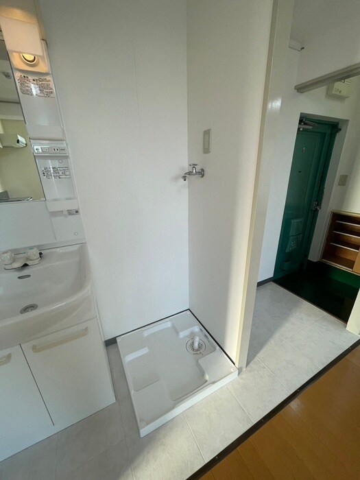 物件内観写真12　(洗濯機置場)