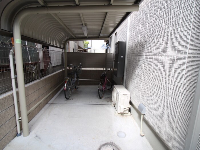 物件外観写真3　(駐輪場)