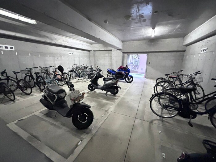 物件外観写真3　(駐輪場)