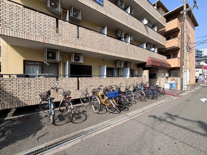 物件外観写真2　(駐輪場)