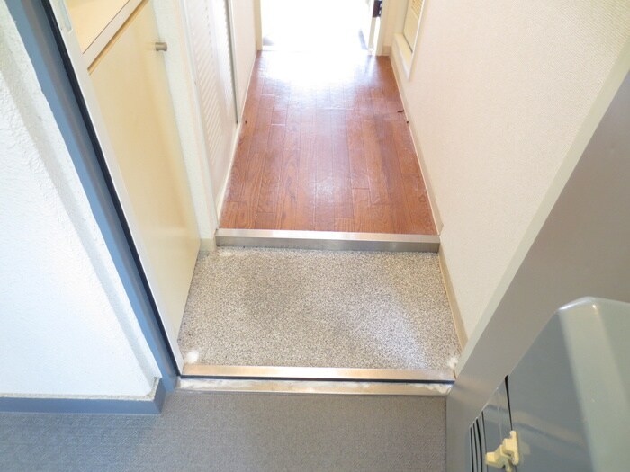 物件内観写真10　(玄関)