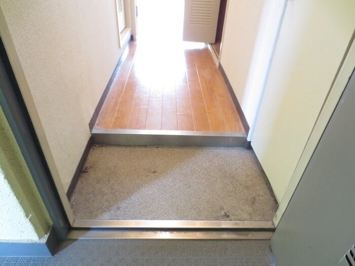 物件内観写真10　(玄関)