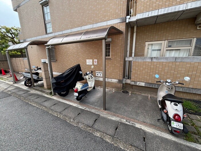 物件外観写真6　(駐輪場)
