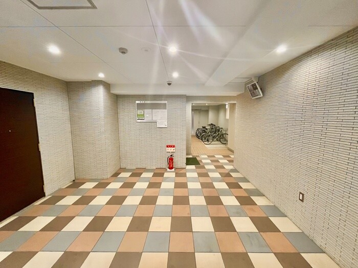 物件外観写真2　(エントランス部分)