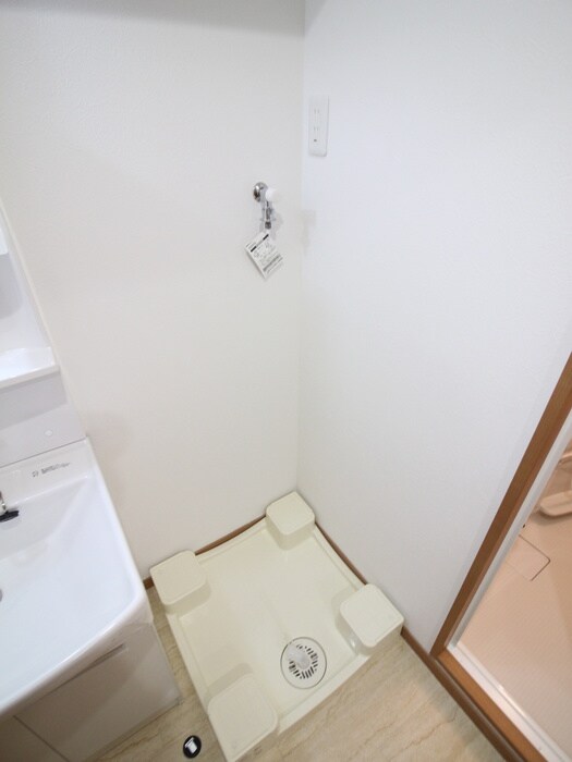 物件内観写真16　(洗濯機置場)