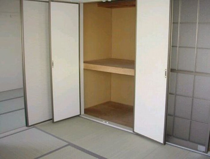 物件内観写真4　(収納)