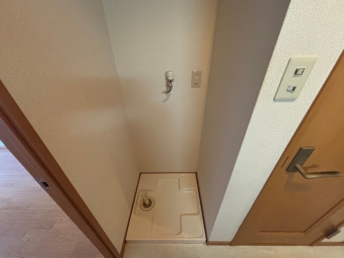 物件内観写真11　(洗濯機置場)