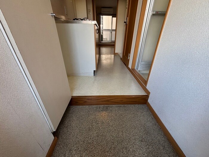 物件内観写真12　(玄関)
