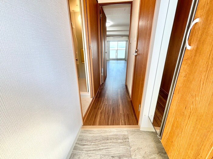 物件内観写真7　(玄関)