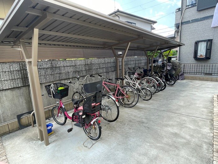 物件外観写真4　(駐輪場)