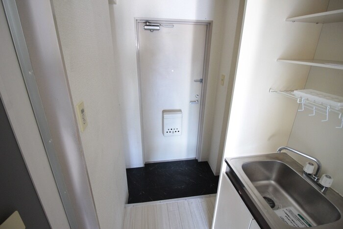 物件内観写真11　(玄関)