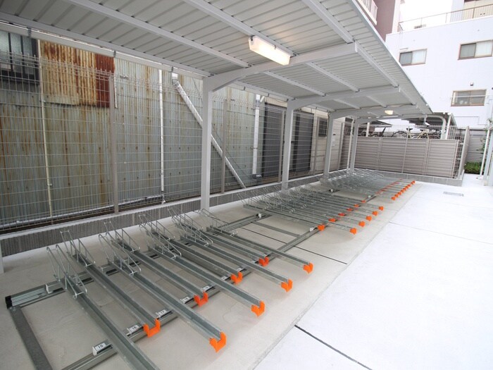 物件外観写真4　(駐輪場)