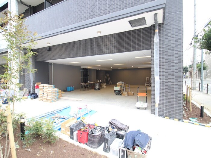 物件外観写真2　(エントランス部分)