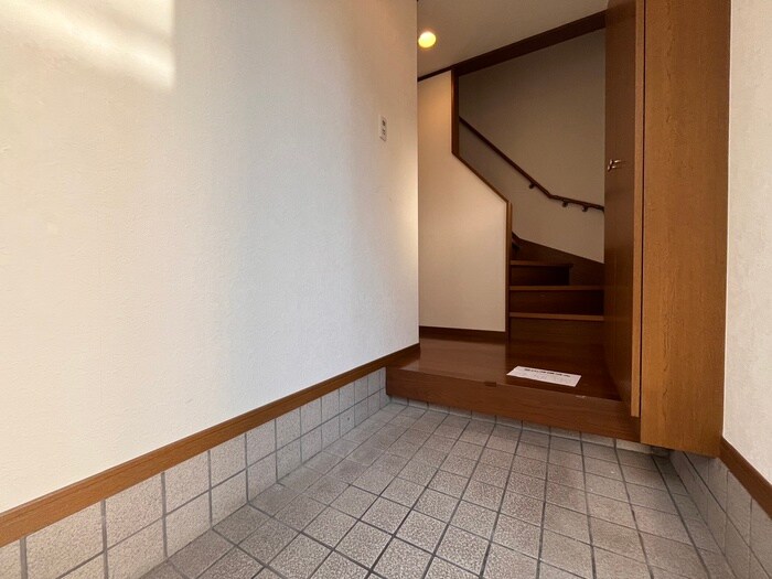 物件内観写真7　(玄関)