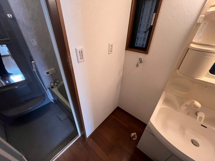 物件内観写真12　(洗濯機置場)