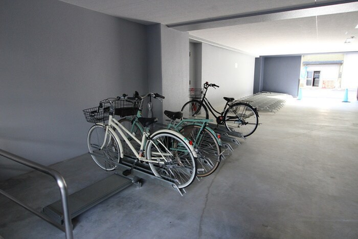 物件外観写真4　(駐輪場)