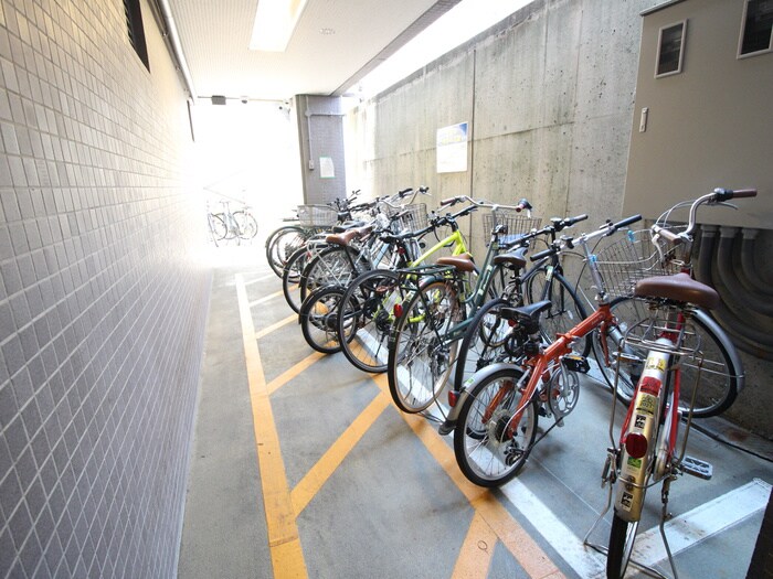 物件外観写真6　(駐輪場)