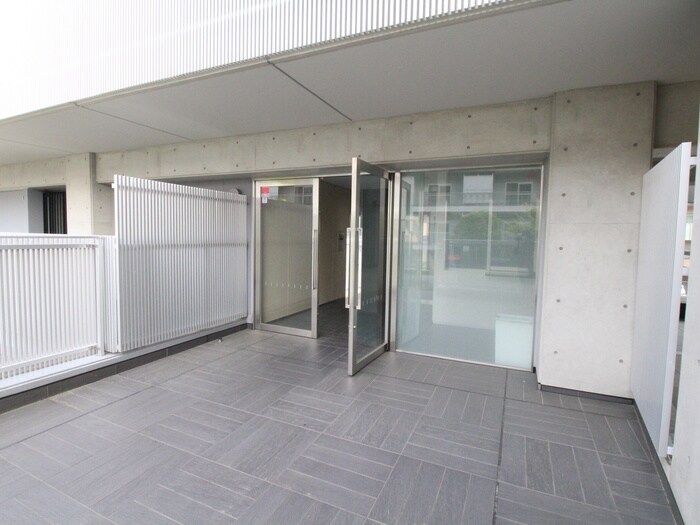 物件外観写真3　(エントランス部分)