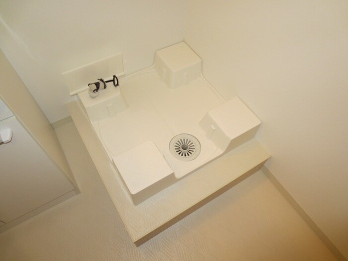 物件内観写真12　(洗濯機置場)