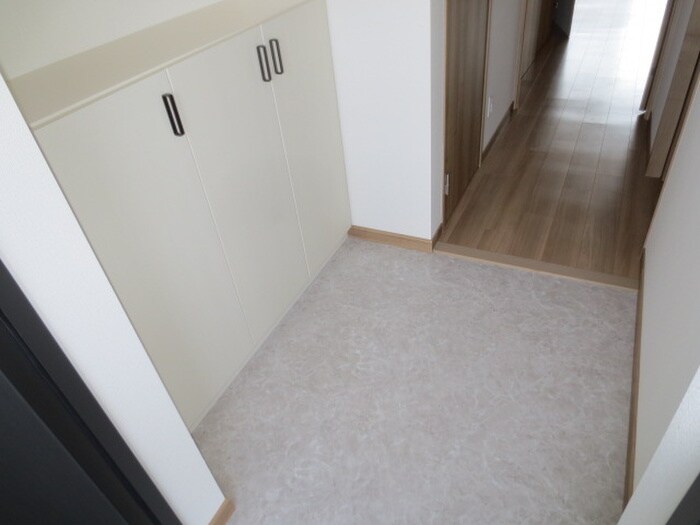 物件内観写真14　(玄関)