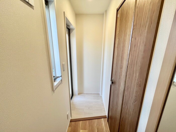 物件内観写真13　(玄関)