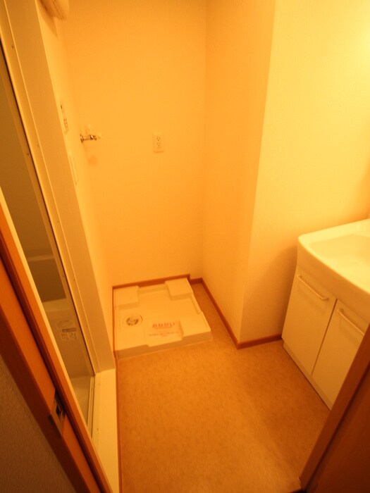 物件内観写真9　(洗濯機置場)