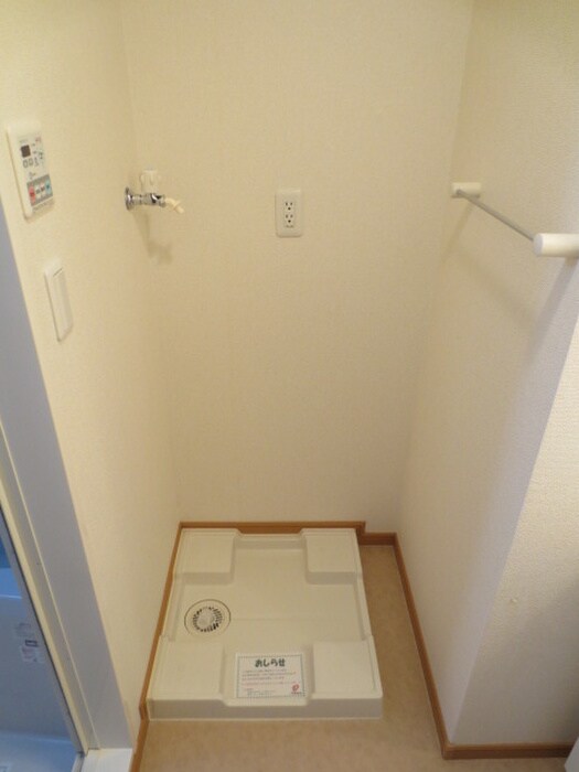 物件内観写真14　(洗濯機置場)