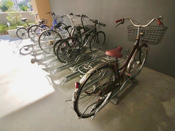 物件外観写真4　(駐輪場)