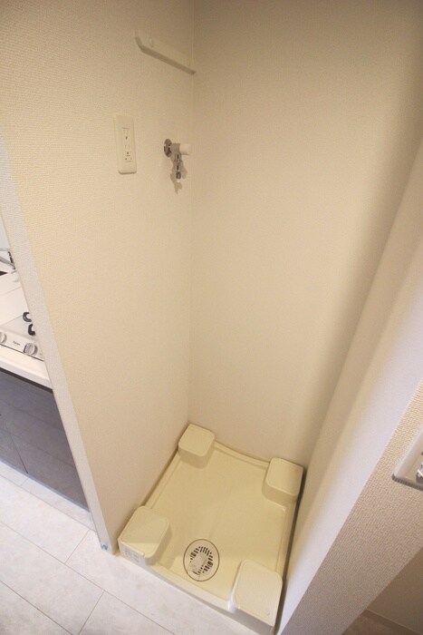 物件内観写真10　(洗濯機置場)