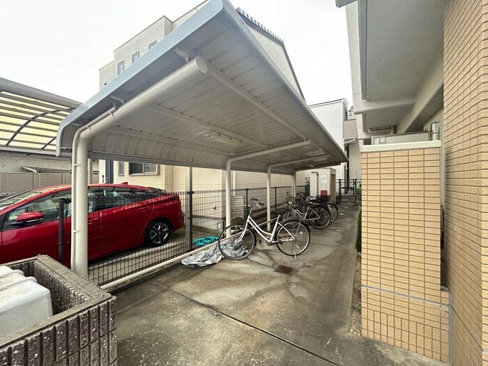 物件外観写真4　(駐輪場)