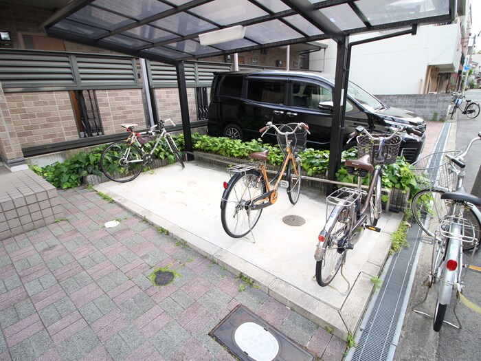 物件外観写真4　(駐輪場)