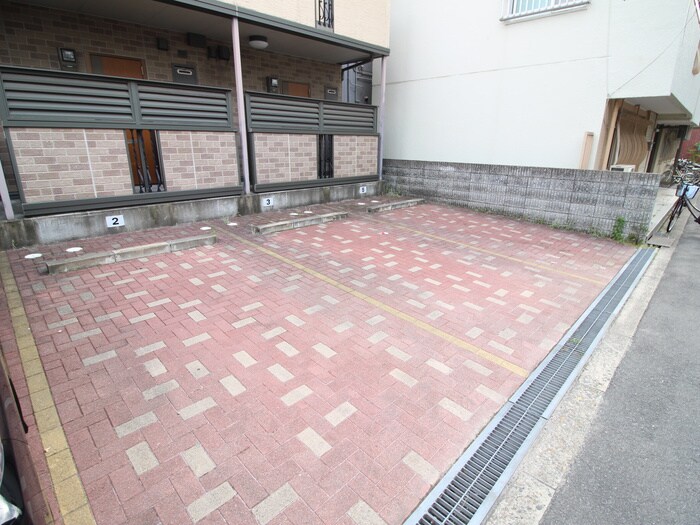 物件外観写真6　(駐車場)