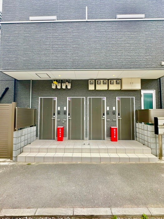 物件外観写真3　(エントランス部分)