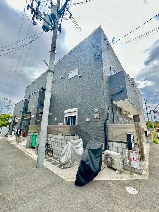 物件外観写真4　(バイク置き場)