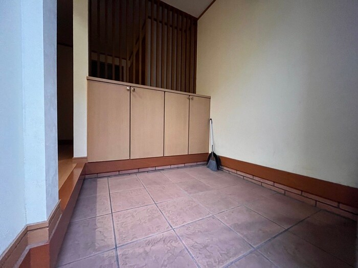 物件内観写真7　(玄関)